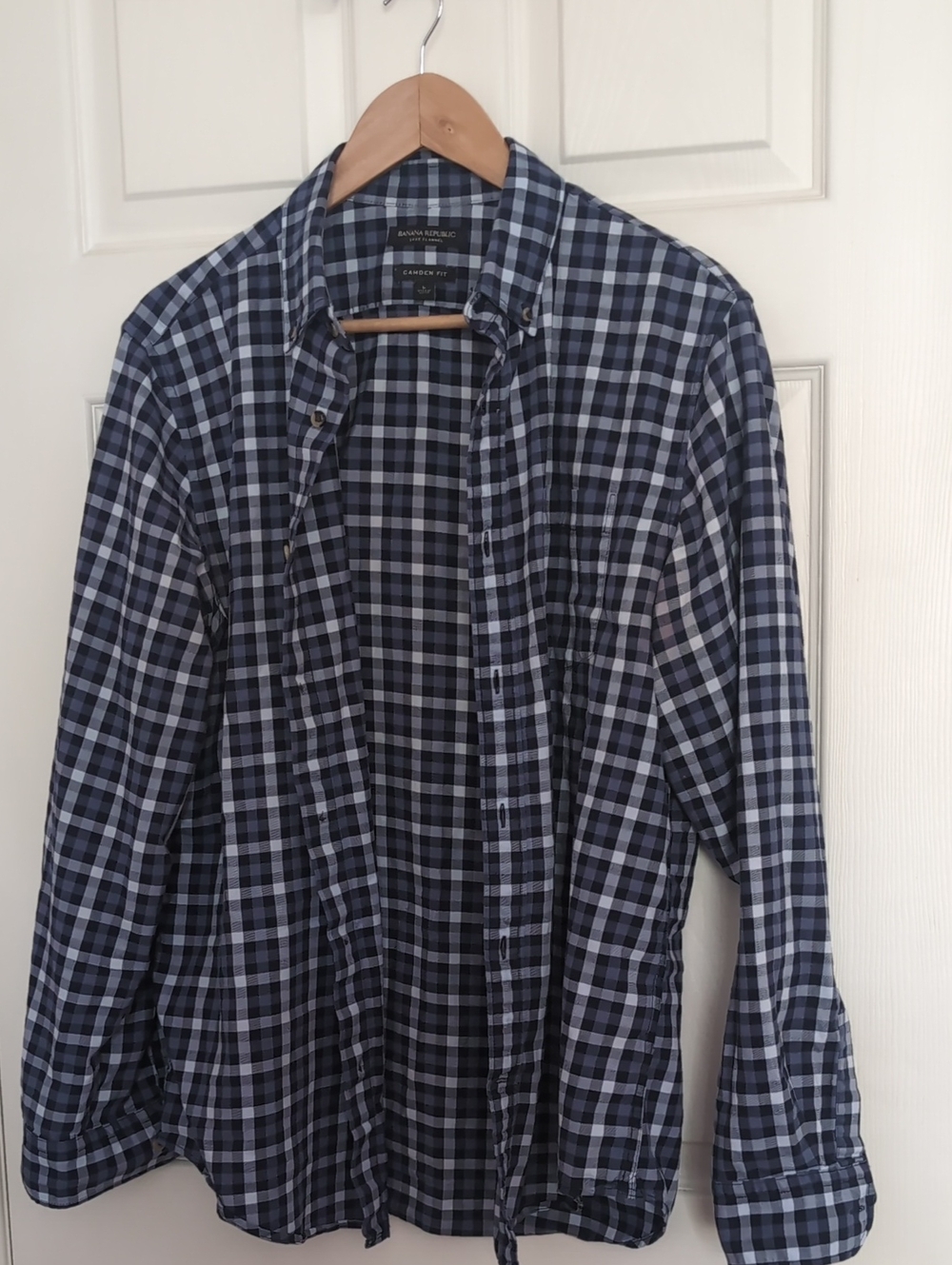 Banana Republic Men's Navy and Light Blue Plaid Button-Down Shirt